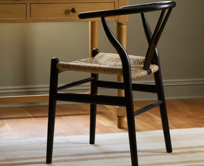 Set of 4 black wishbone dining chairs