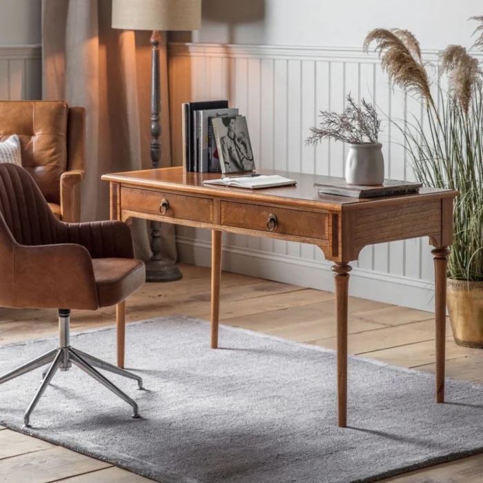 GAllery Traditional Leather top desk